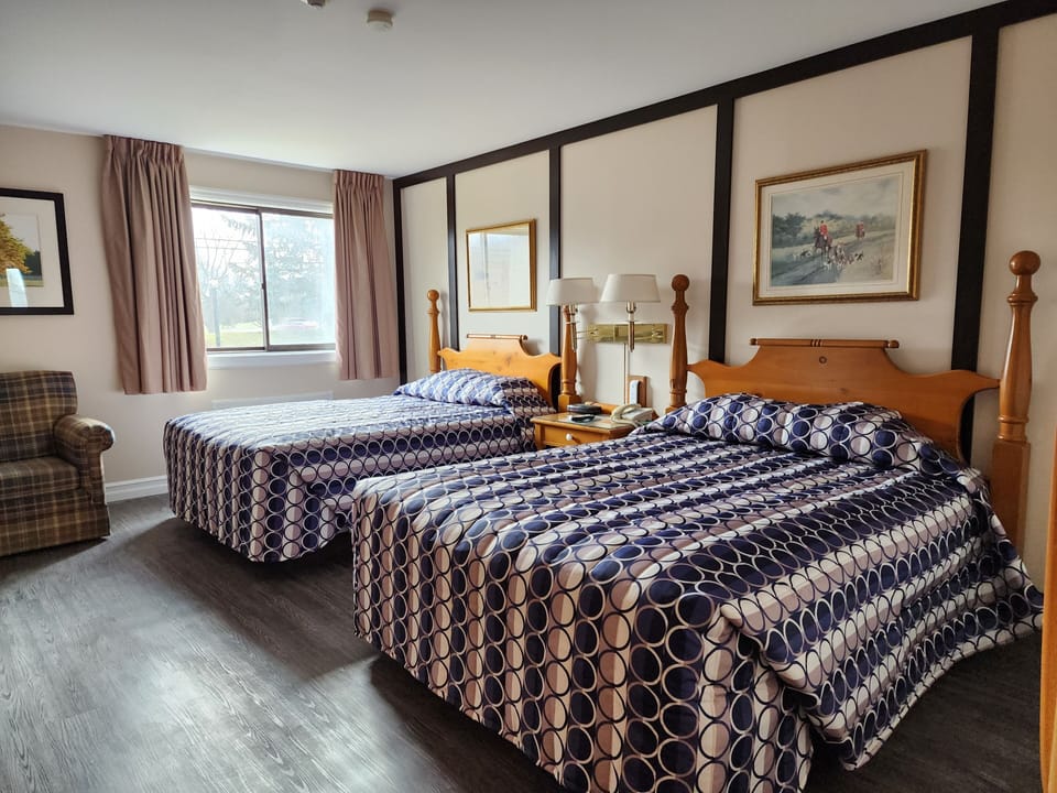 Deluxe Double Room | Iron/ironing board, bed sheets, wheelchair access