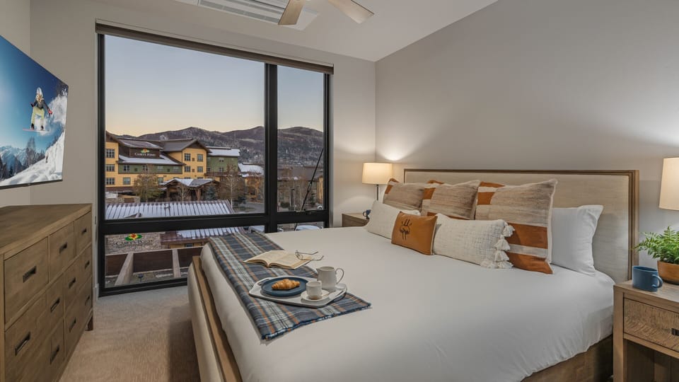 Bedroom 1, Upper Level - Primary king suite