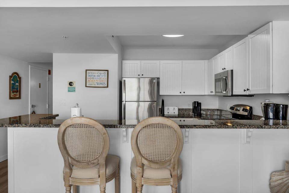 Eat-in bar seating