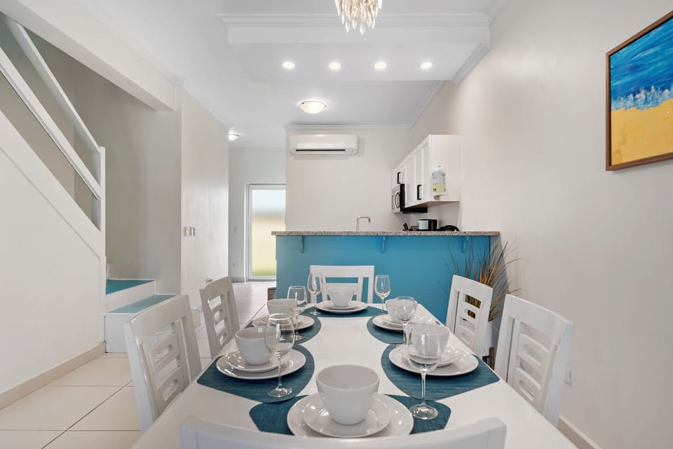 Elegant Dining Area of the 2BR Condo in Noord Aruba - Dining area ideal for sharing meals - 6 Persons Dining - Spacious open-plan design for a modern feel