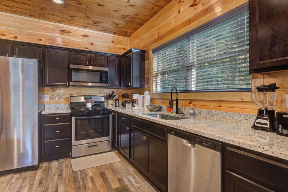 Rustic Modern Mountain Cabin's fully equipped kitchen