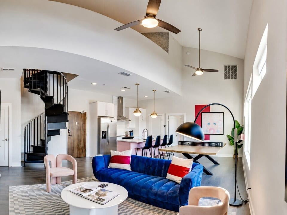 304 Mason -Living Room