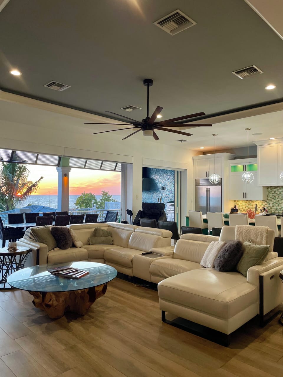 Living Room

Expansive living room with panoramic Gulf views.