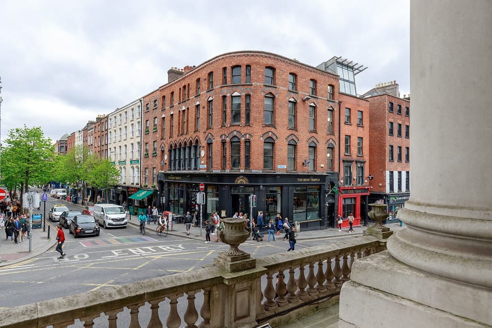 Dublin Castle Suites Hotel in Dublin