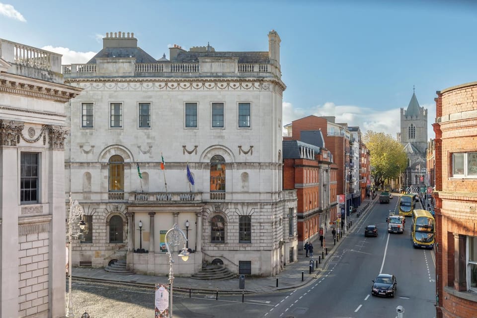 Dublin Castle Suites Hotel in Dublin