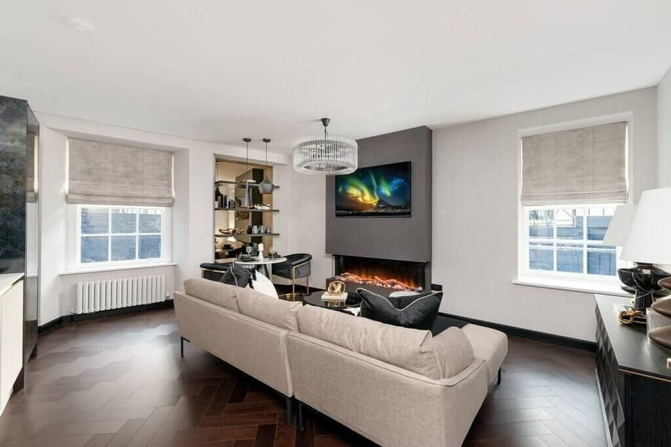 Let the sunshine fill out the space. Large windows allow for plenty of natural light.