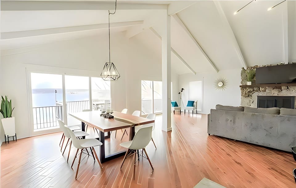 Dining room table (fits 10)