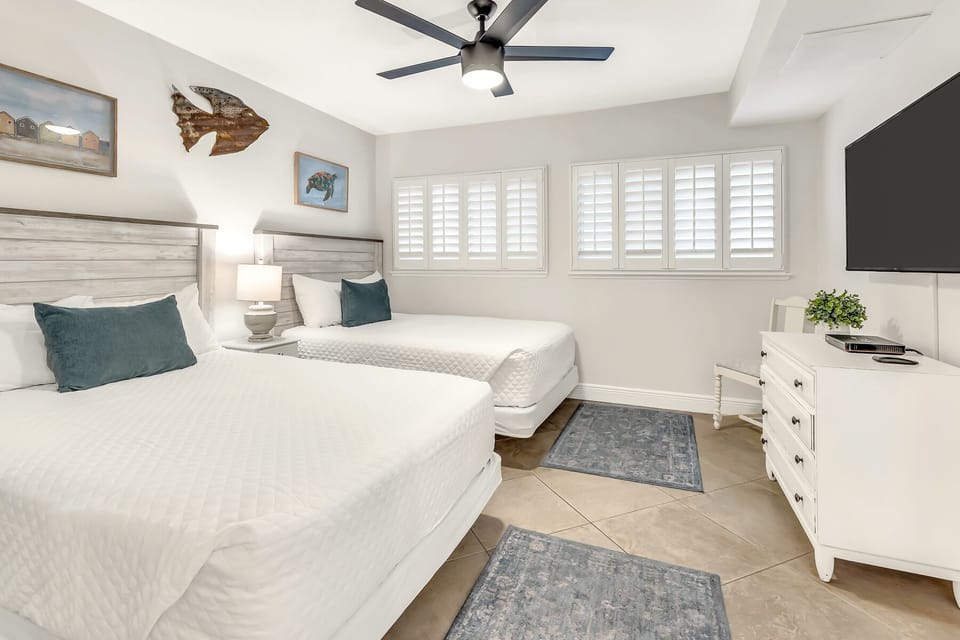 Guest suite with two double beds