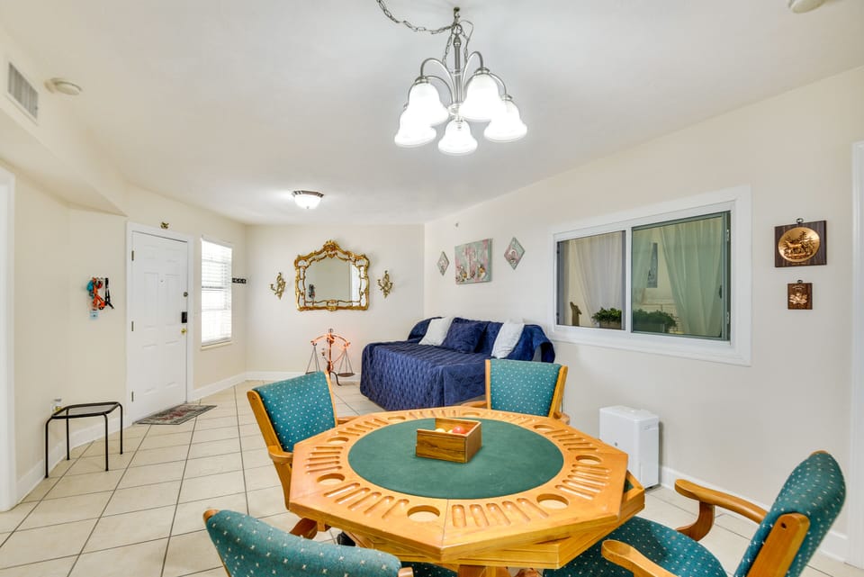 Family Room | Twin Daybed | Twin Trundle | Poker Table