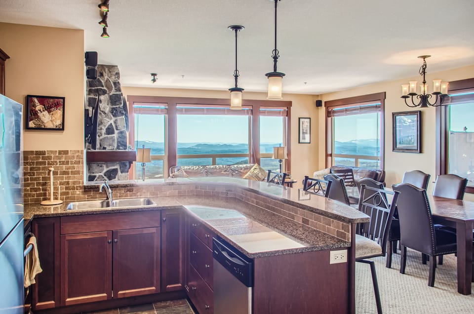 Stonegate Resort Unit C304 | 3BR | Private kitchen | Coffee/tea maker, fridge, microwave, oven