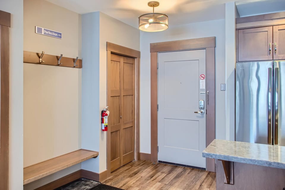 Stonegate Resort Unit B102 | Living area | Flat-screen TV, fireplace