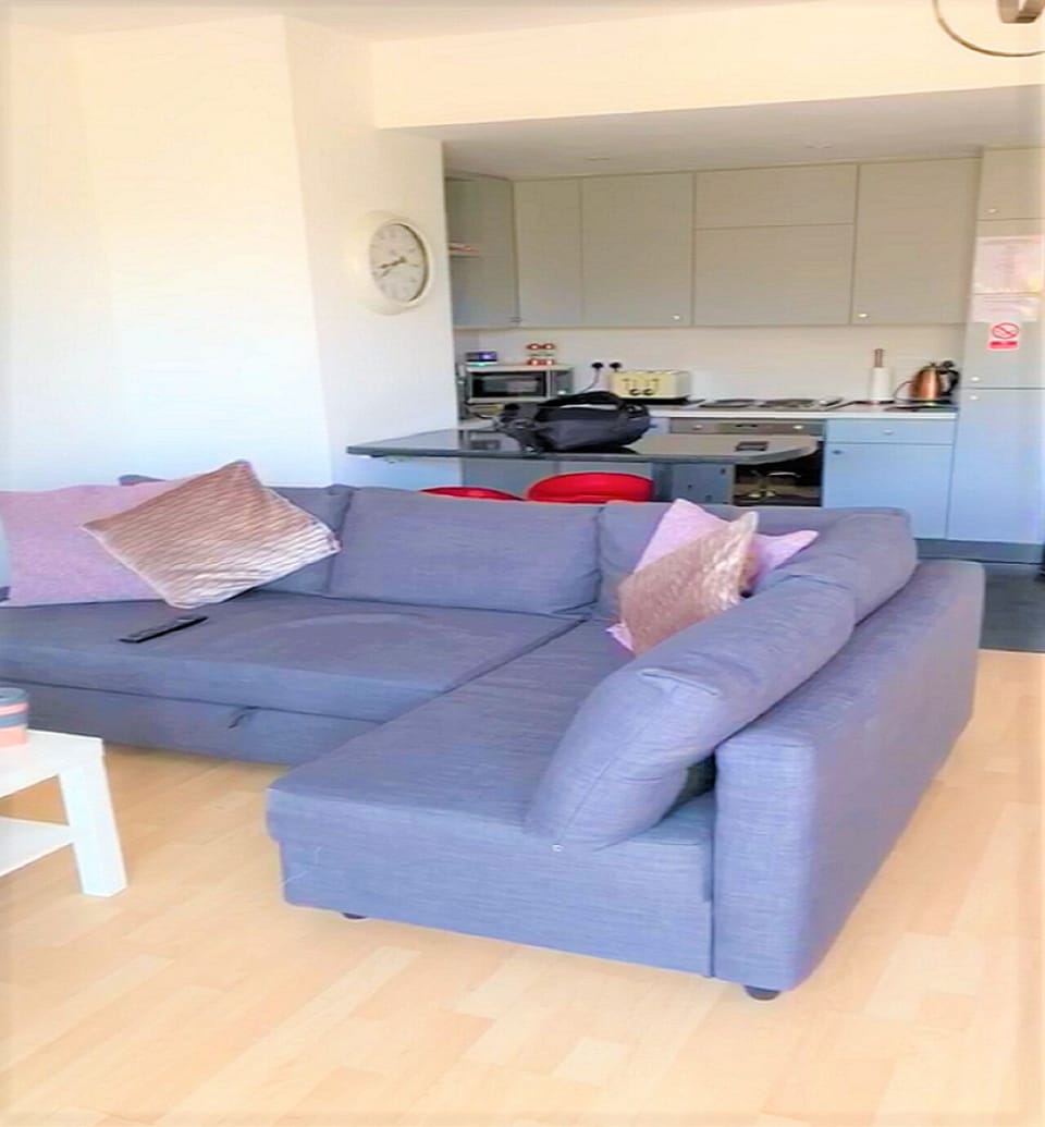 City Apartment | 2 bedrooms, hypo-allergenic bedding, individually decorated, free WiFi