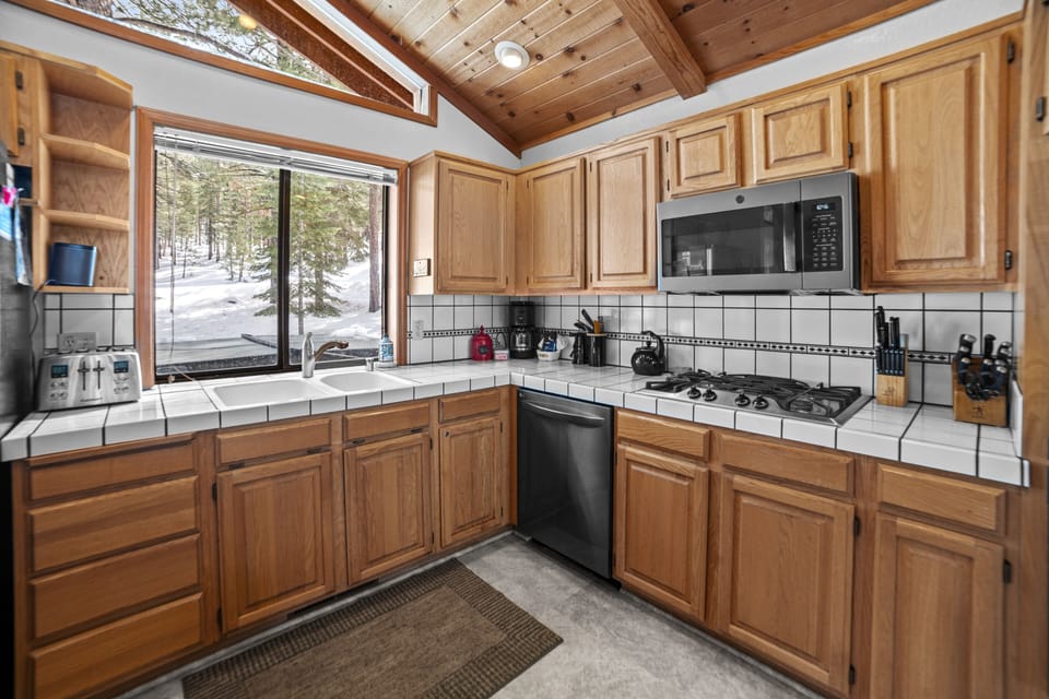Indoors, Kitchen, Microwave, Oven, Cooktop
