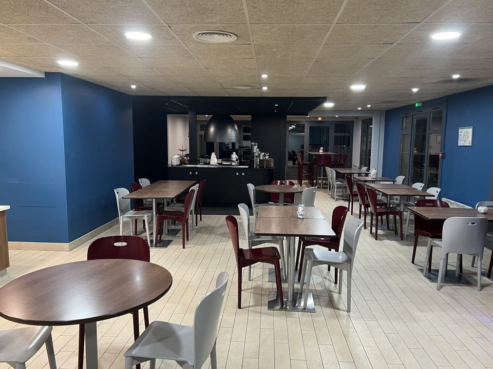 Daily continental breakfast (EUR 12 per person)