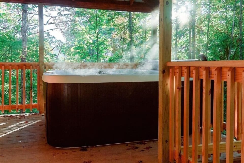 3 Hot Tubs- one for each cabin