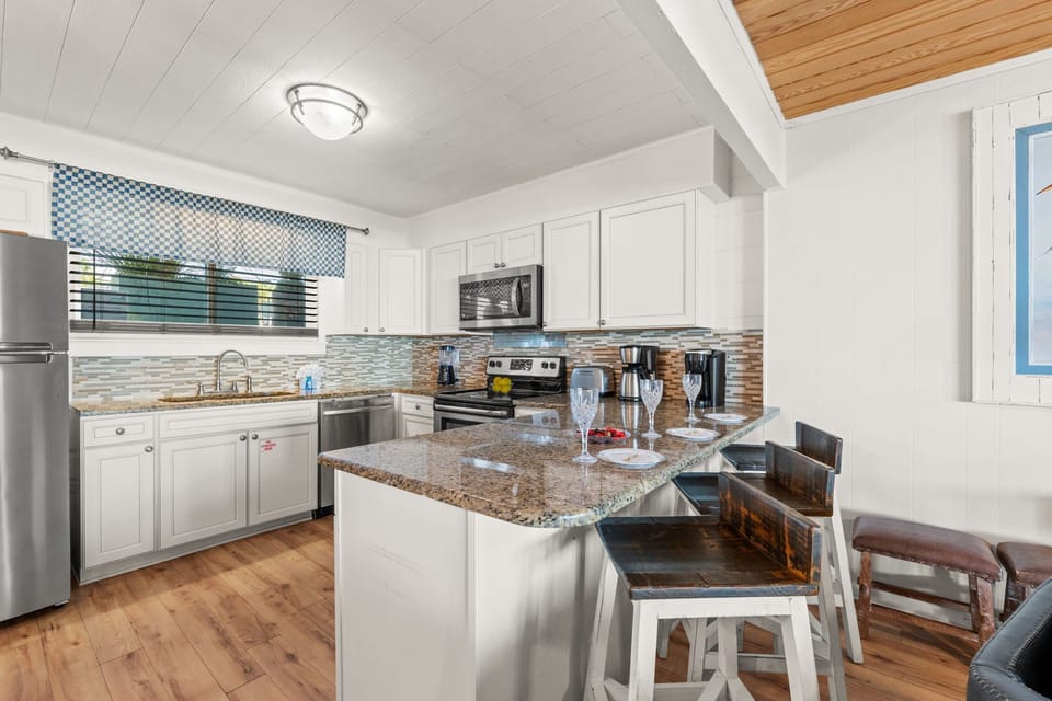 Panoramic House, 3 Bedrooms, Patio, Beachfront | Private kitchen | Full-size fridge, microwave, oven, stovetop