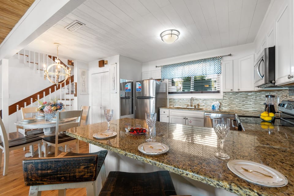 Panoramic House, 3 Bedrooms, Patio, Beachfront | Private kitchen | Full-size fridge, microwave, oven, stovetop