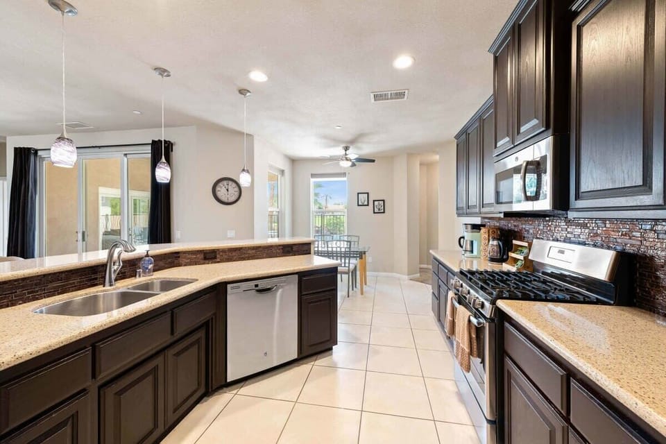 Side view of the kitchen