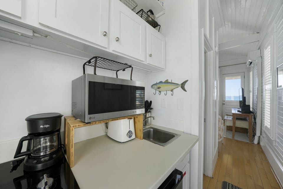 KITCHEN ALTERNATE VIEW FACING LIVING AREA