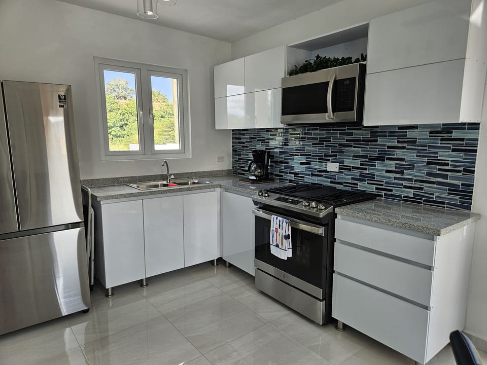 Kitchen with refrigerator/freezer/icemaker, gas stove/oven, microwave