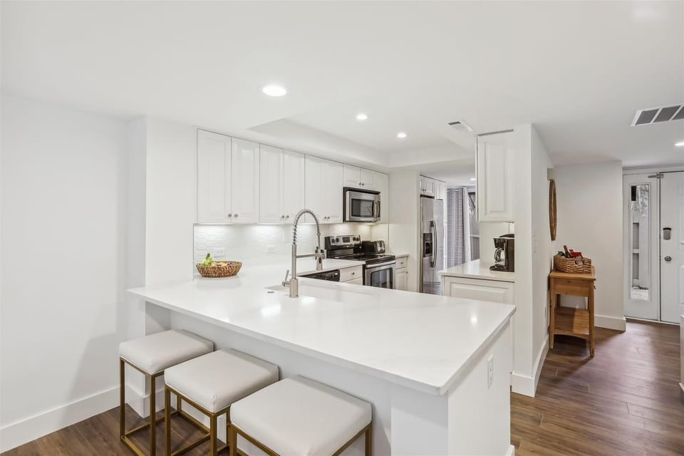 The open-concept living and dining area ensures that everyone in the group stays included in conversation and admires the culinary adventures of the chef among you.