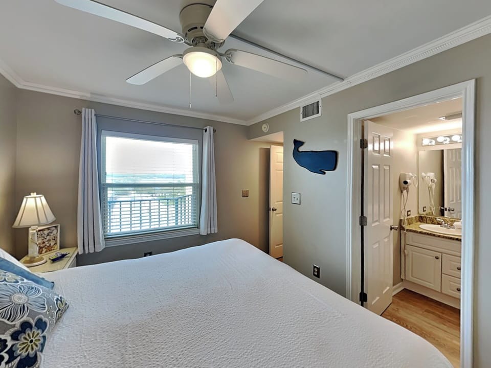 Second Bedroom - En Suite Full Bathroom