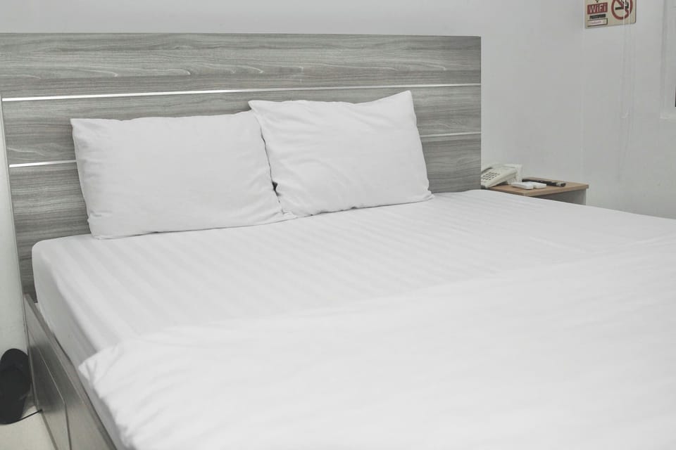 1 bedroom, Egyptian cotton sheets, premium bedding, pillowtop beds