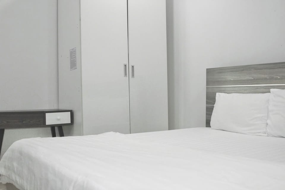 1 bedroom, Egyptian cotton sheets, premium bedding, pillowtop beds