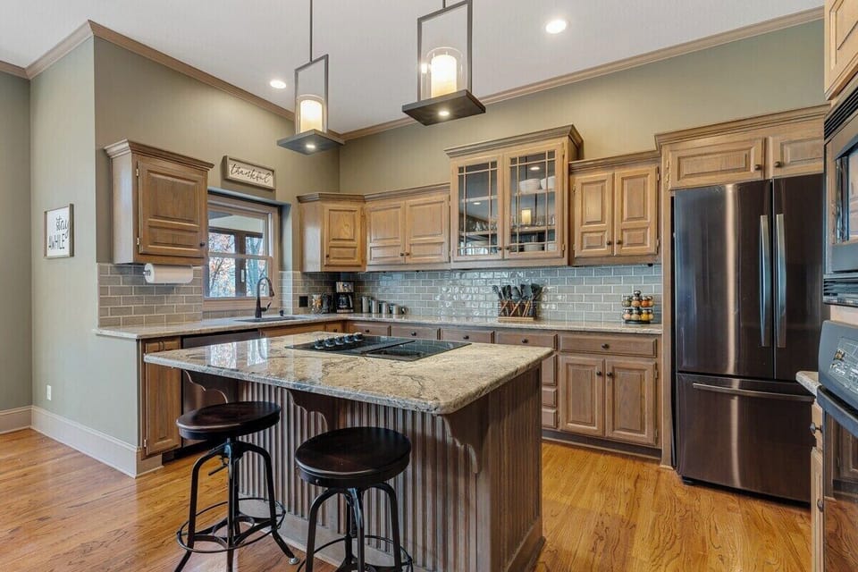 Gourmet Kitchen: Cook with style in this stunning space with modern appliances and natural light!