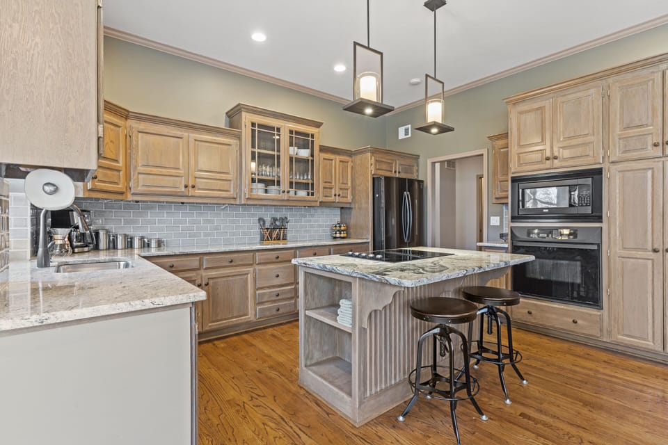 Gourmet Kitchen: Cook with style in this stunning space with modern appliances and natural light!