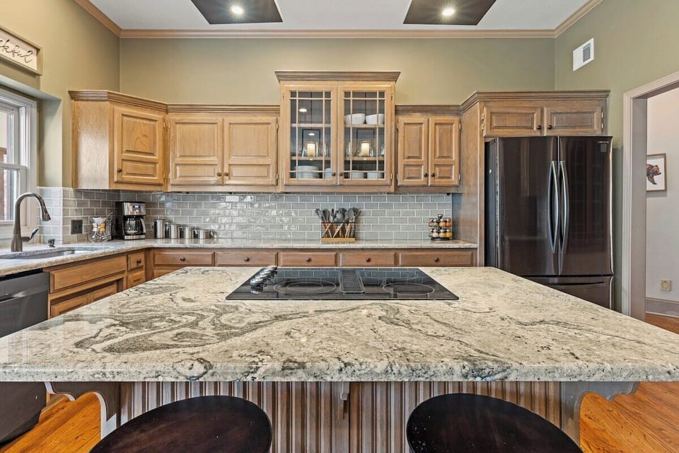 Gourmet Kitchen: Cook with style in this stunning space with modern appliances and natural light!