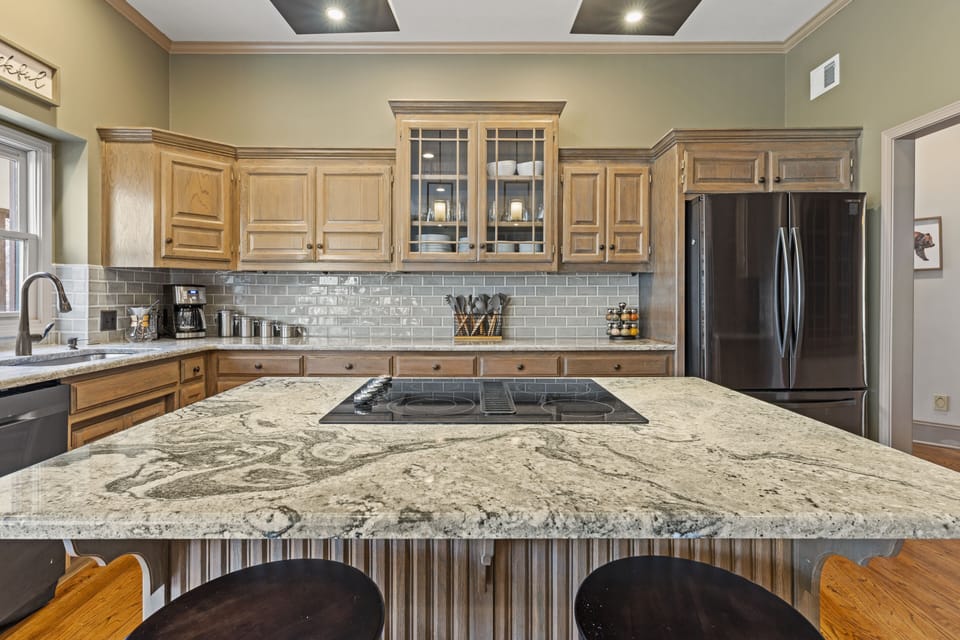 Gourmet Kitchen: Cook with style in this stunning space with modern appliances and natural light!