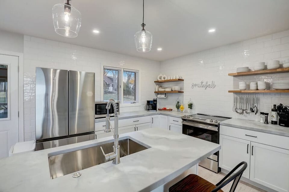 Full kitchen