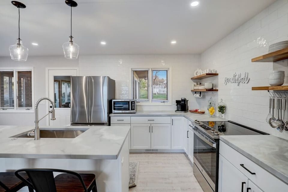 Full kitchen