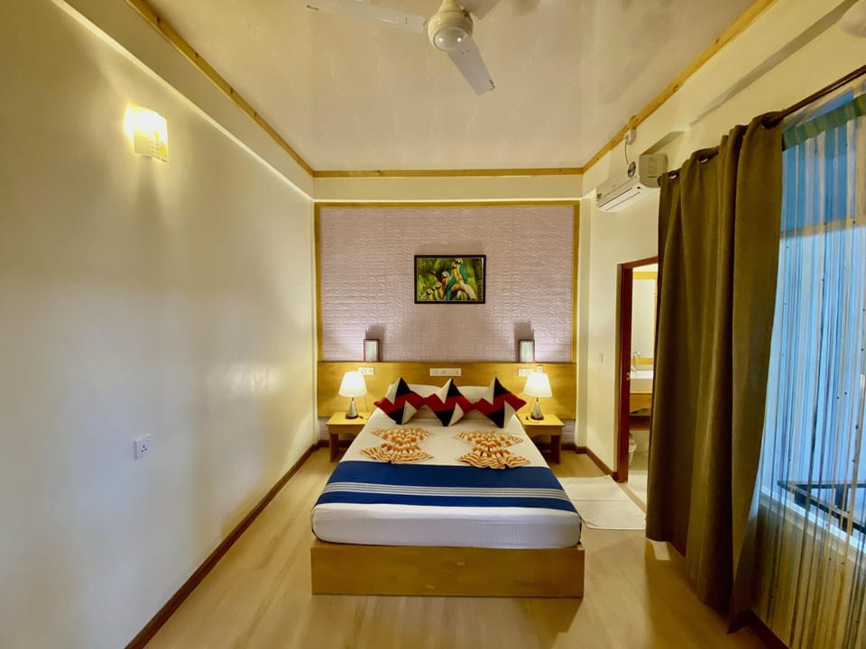 Superior Double Room | In-room safe, desk, iron/ironing board, free WiFi
