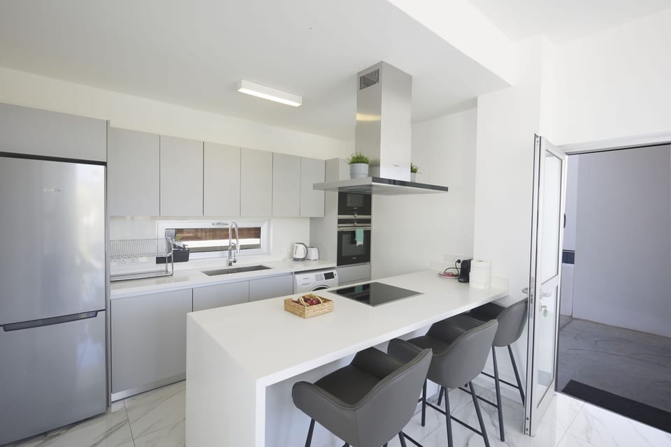 Fully Equipped kitchen complete with island and extra seating for 3 people