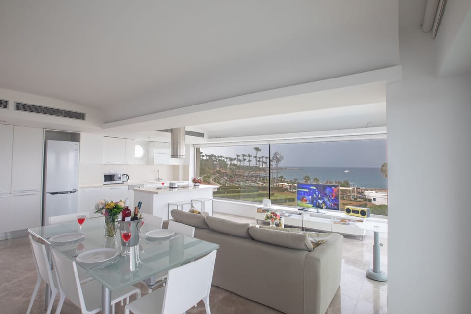 Open-Plan living room, kitchen and dining area overlooking the views