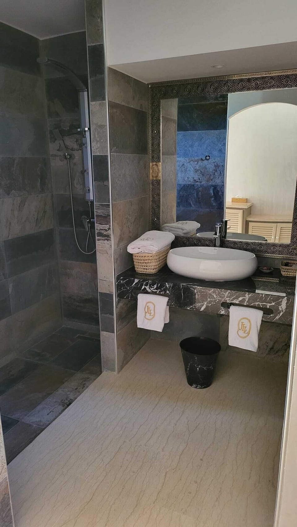 Shower, free toiletries, hair dryer, bidet