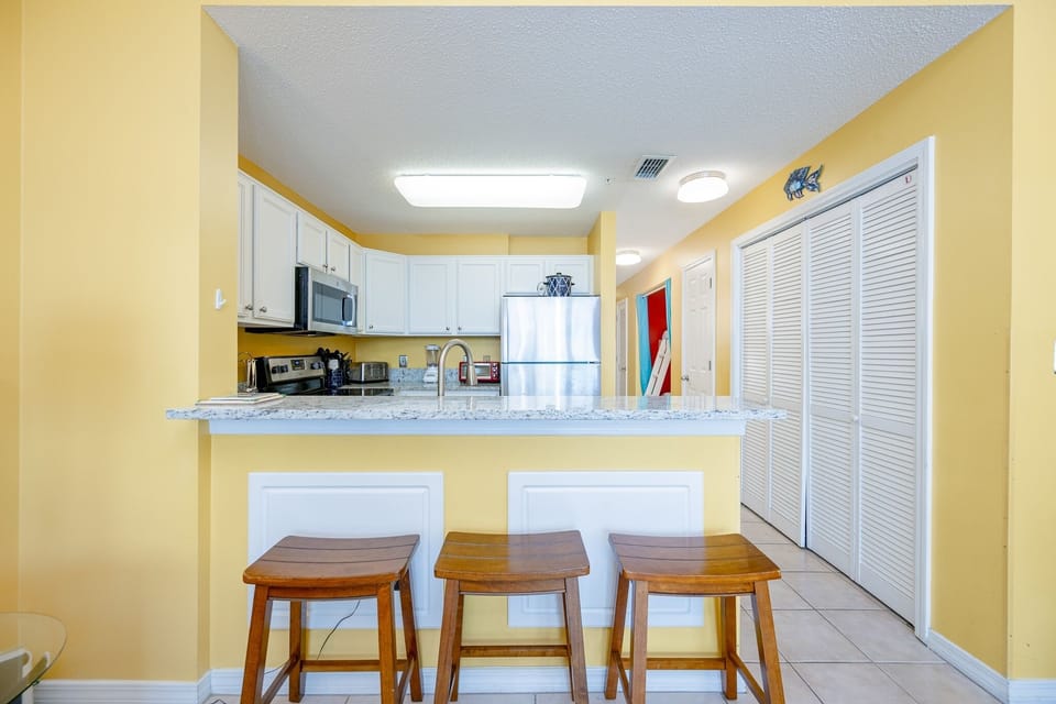 Condo, 1 Bedroom | Private kitchen | Coffee/tea maker, fridge, oven