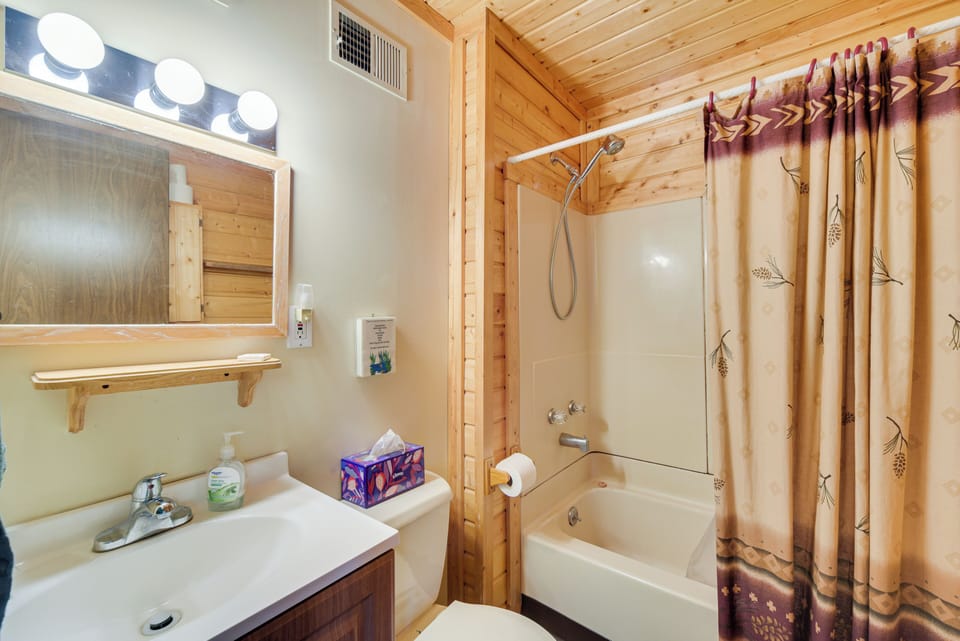 Hayward Cabin w/ Boat Slip + Fish House! Cottage in Wisconsin