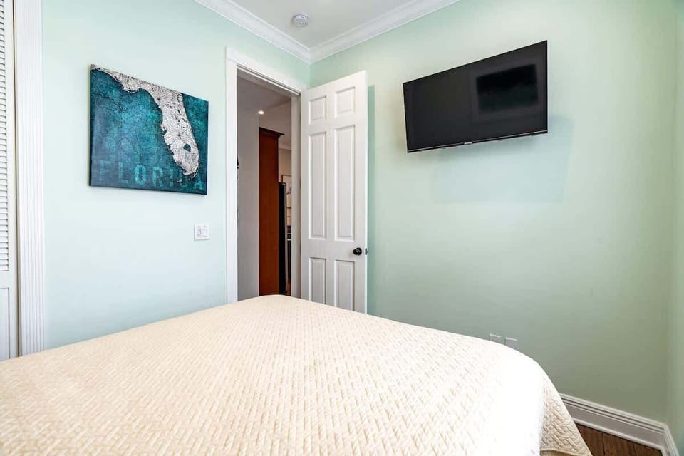 Queen Bedroom 2