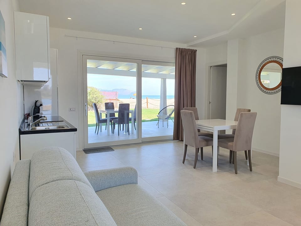 Family Double Room | Private kitchen | Oven, stovetop, dishwasher, espresso maker