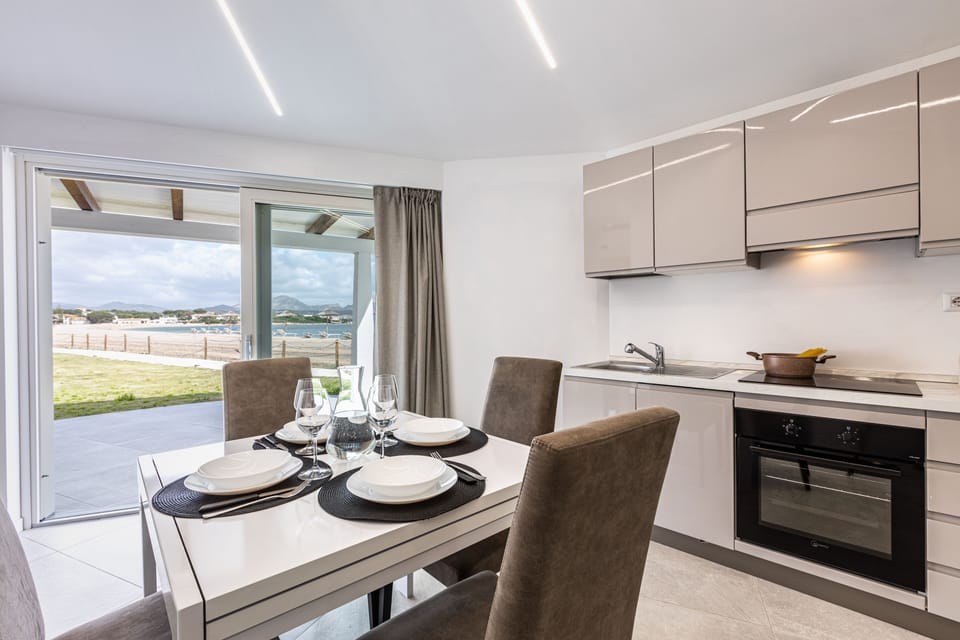 Panoramic Suite | Private kitchen | Oven, stovetop, dishwasher, espresso maker