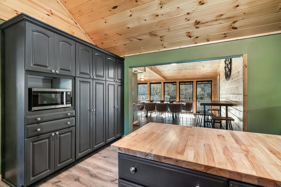 kitchen (dinning area in the background)