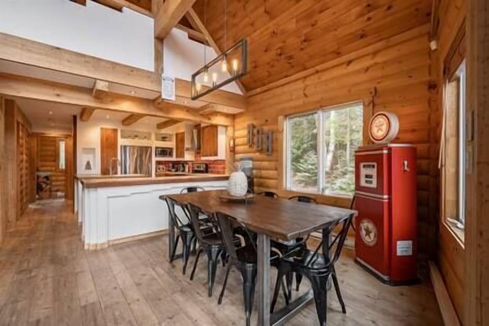 Dining room, kitchen