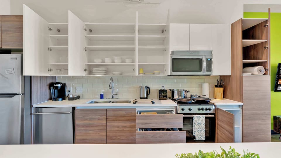 Fully equipped kitchen with stainless steel appliances, a coffee maker, and high-quality cookware. Everything you need to prepare a gourmet meal at home.