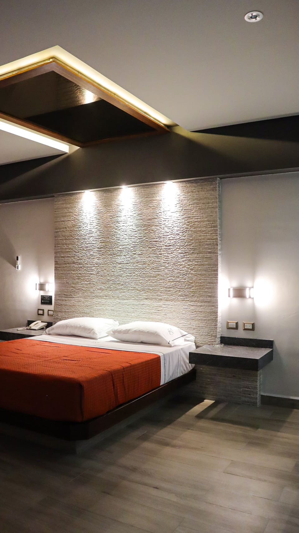 Comfort Room | 1 bedroom, desk, WiFi (free), bed sheets
