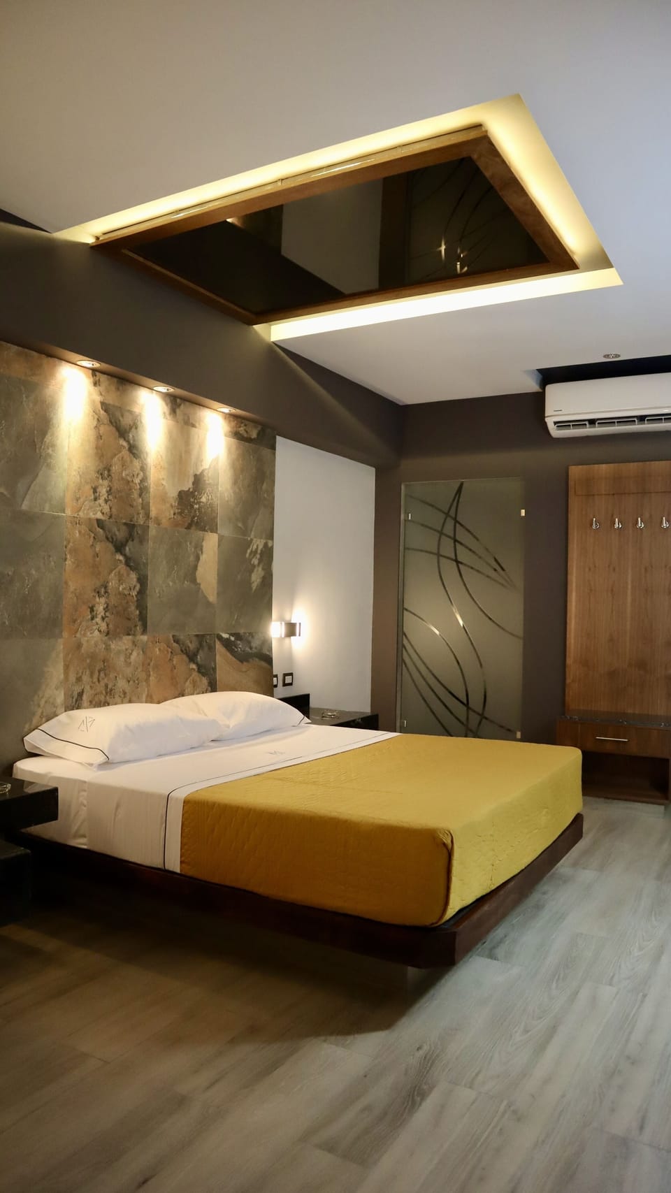 Comfort Room | 1 bedroom, desk, WiFi (free), bed sheets