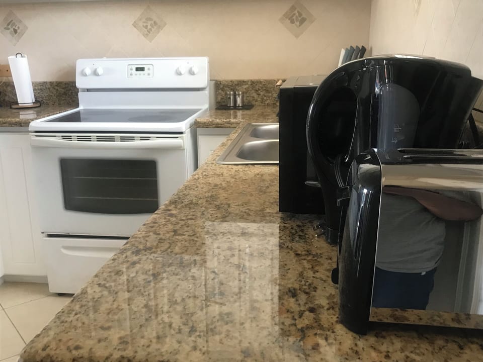 Fully equipped kitchen with fridge freezer and washing machine 