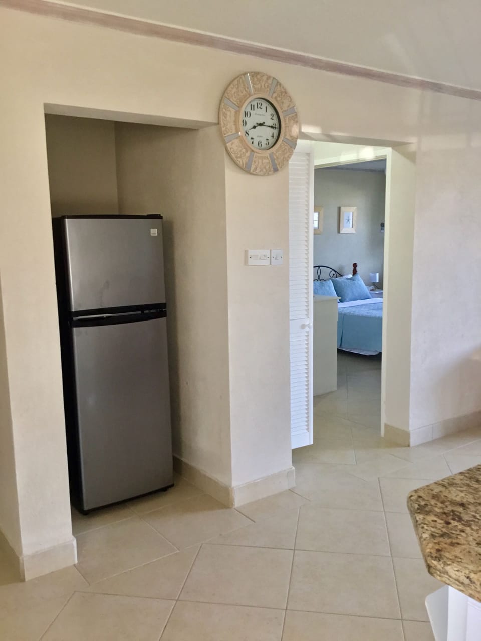 Fully equipped kitchen with fridge freezer and washing machine 